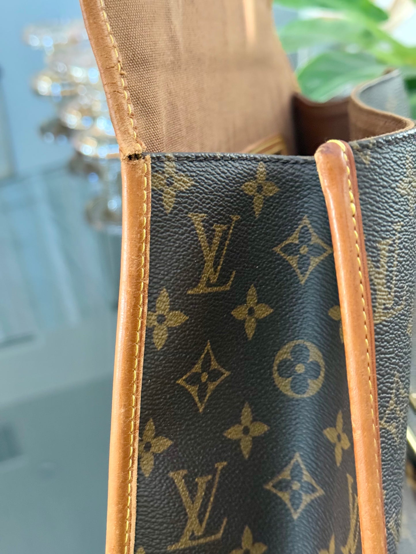 Beverly GM Satchel Crossbody - ๐
Year: 1996