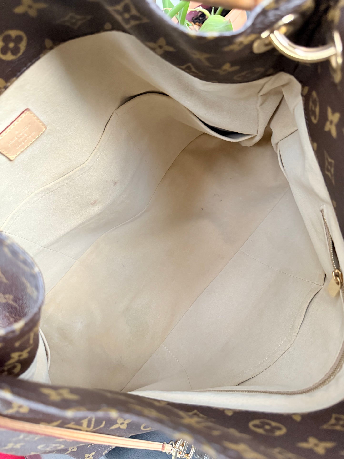 Artsy GM with Dustbag and Insert Organizer - 📅 Year: 2010