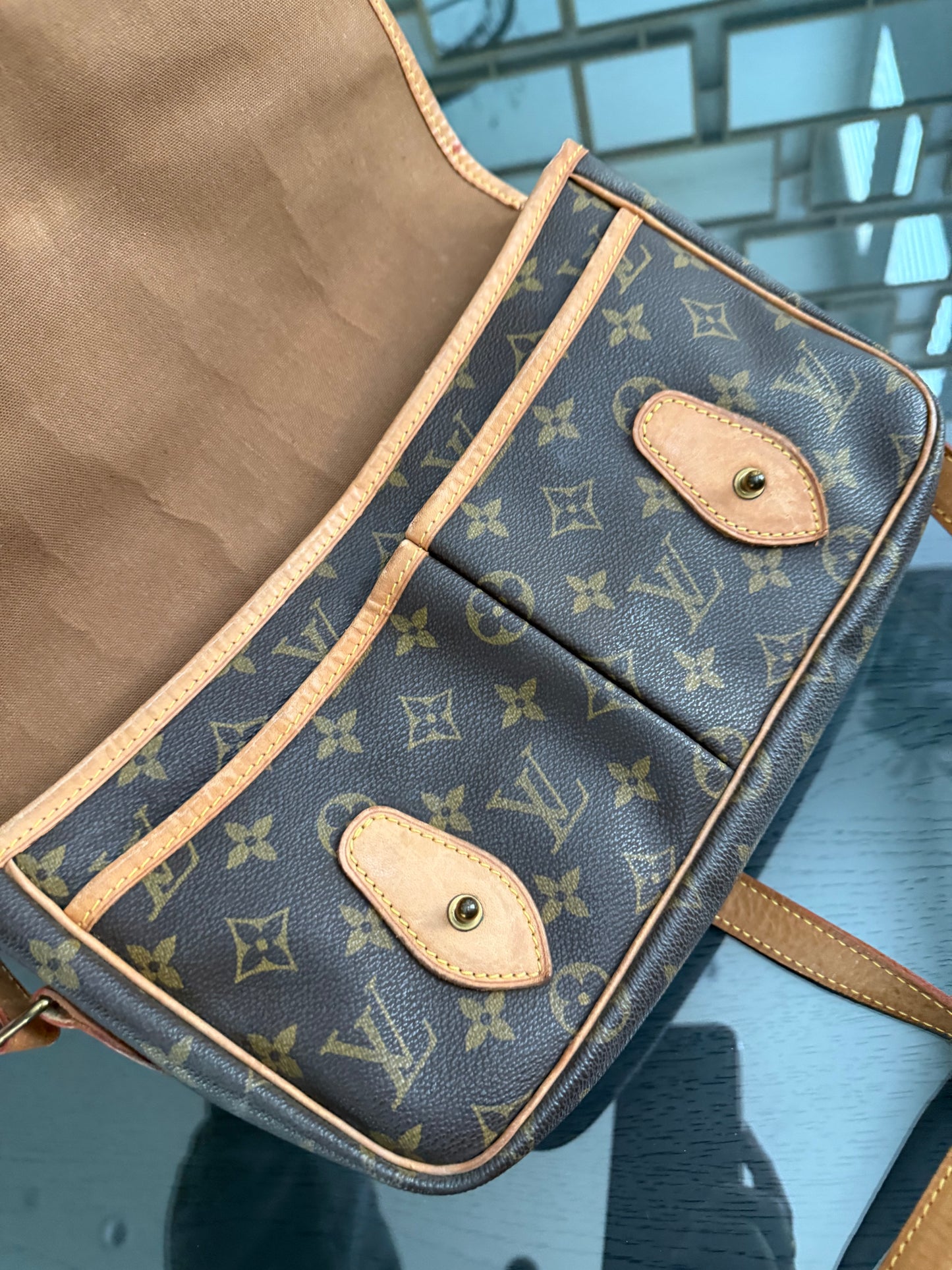 Gibeciere MM Crossbody Messenger -
๐
Year: 1991