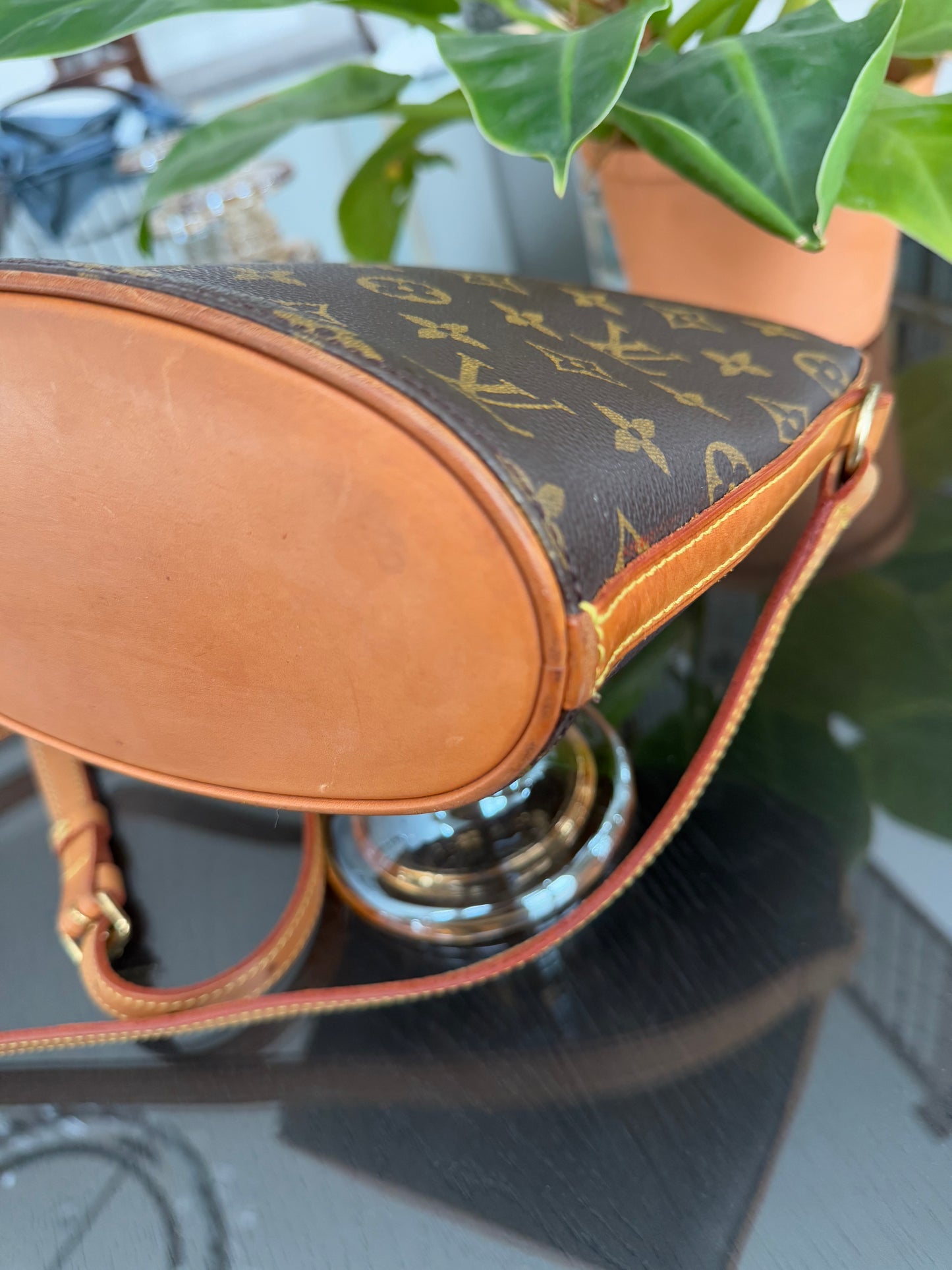 Drouot Crossbody -
π
Year: 2001