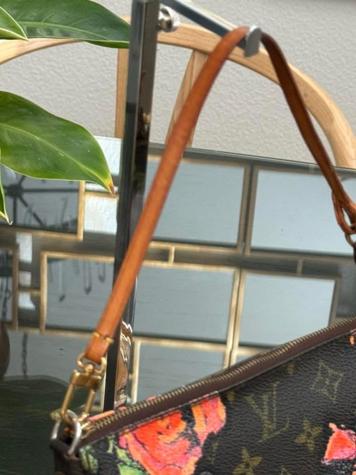 Monogram Roses Pochette Accessories with Dustbag and Paper bag ๐
Year: 2008