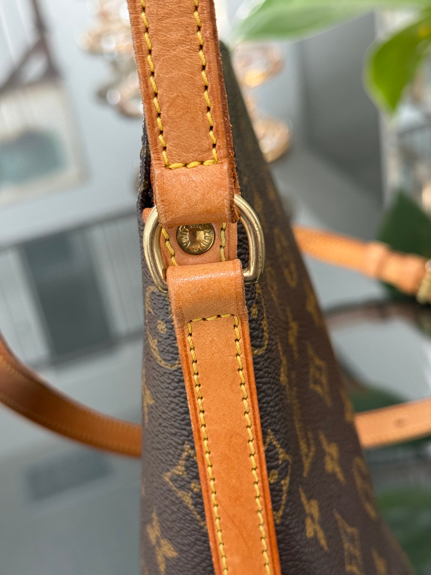 Drouot Crossbody
π
Year: 1997