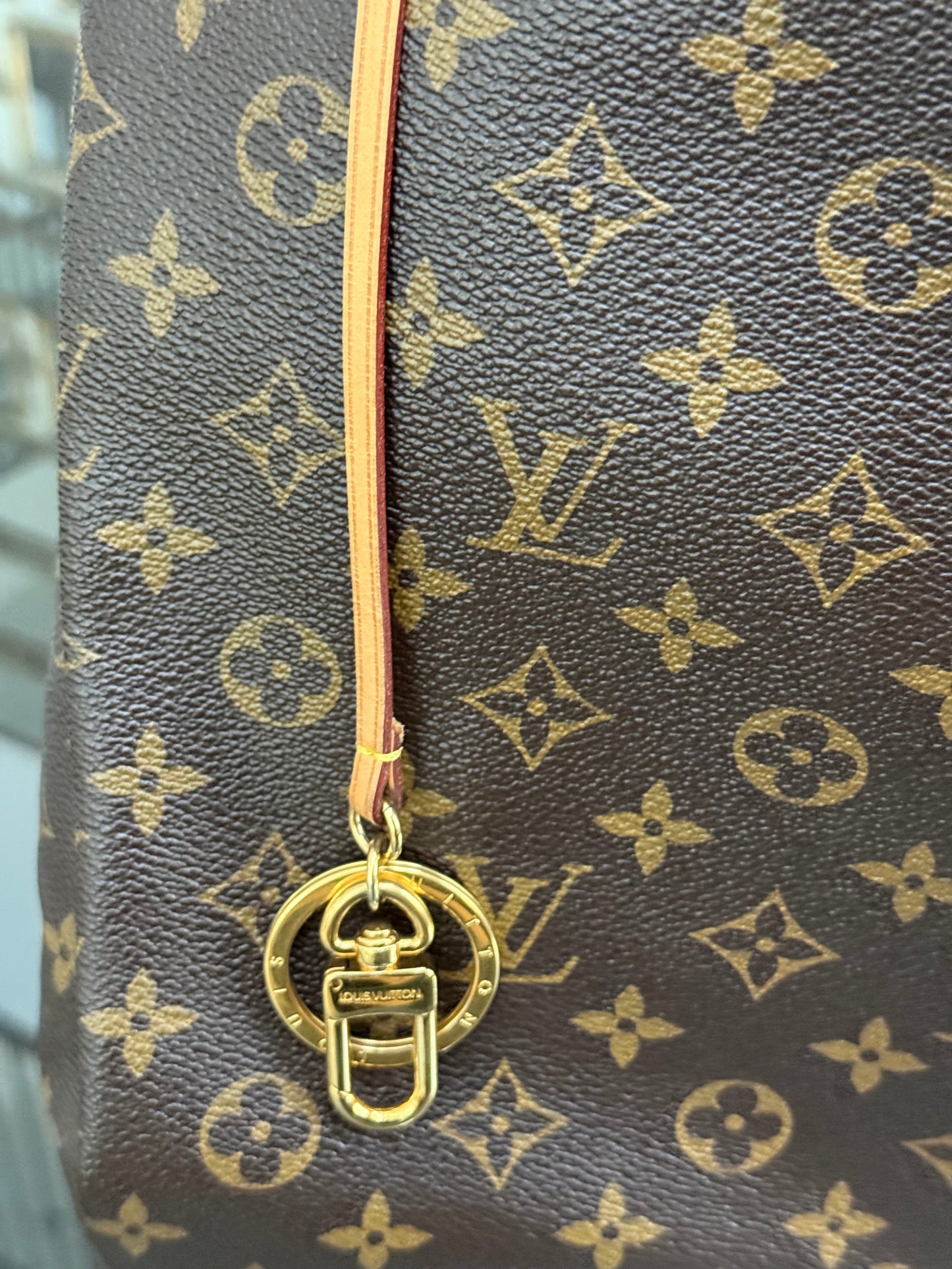 Artsy GM with Dustbag and Insert Organizer - 📅 Year: 2010
