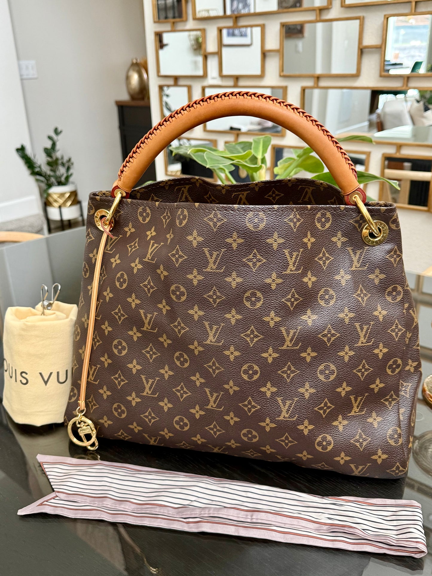 Artsy MM with Dustbag, Insert Organizer and Non branded Scarf - 📅 Year: 2010