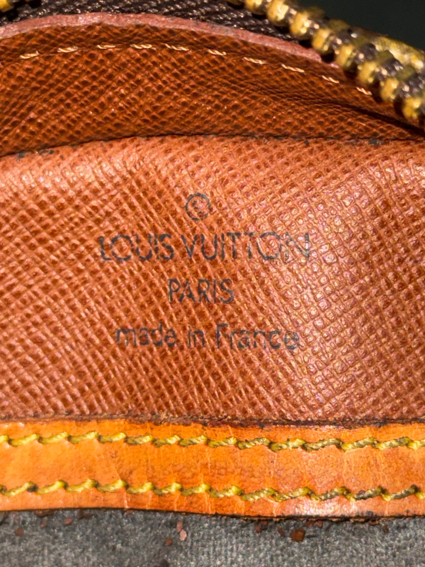 Blois Crossbody -🗓️ Year: 1999