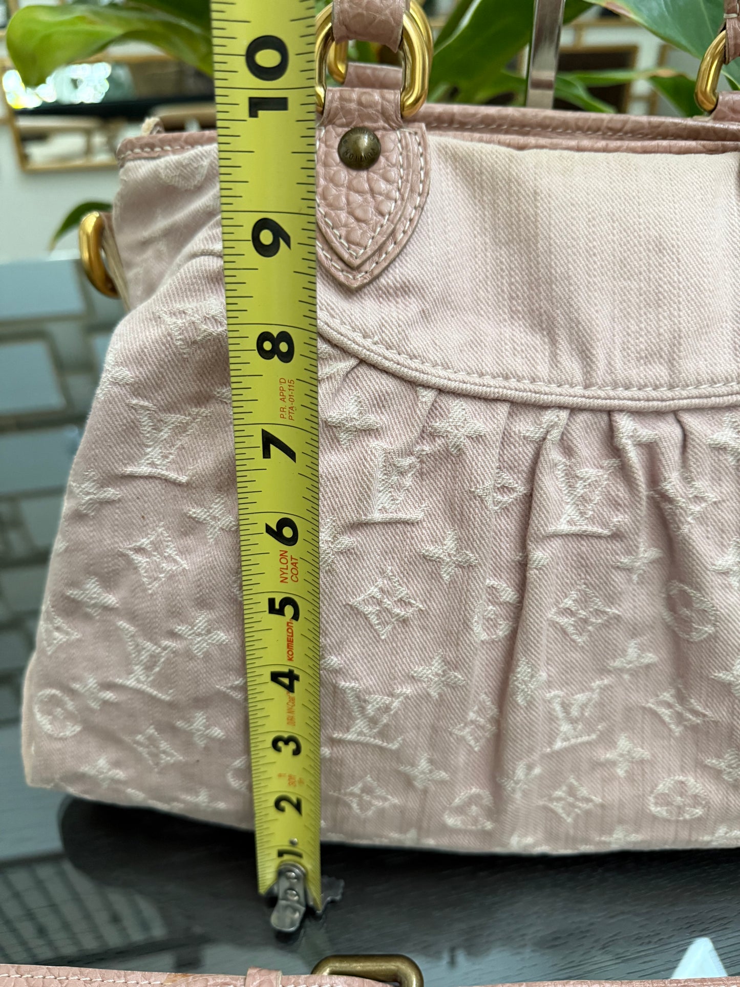 Denim Neo Cabby MM in Rose Pink 🗓️ Year: 2009