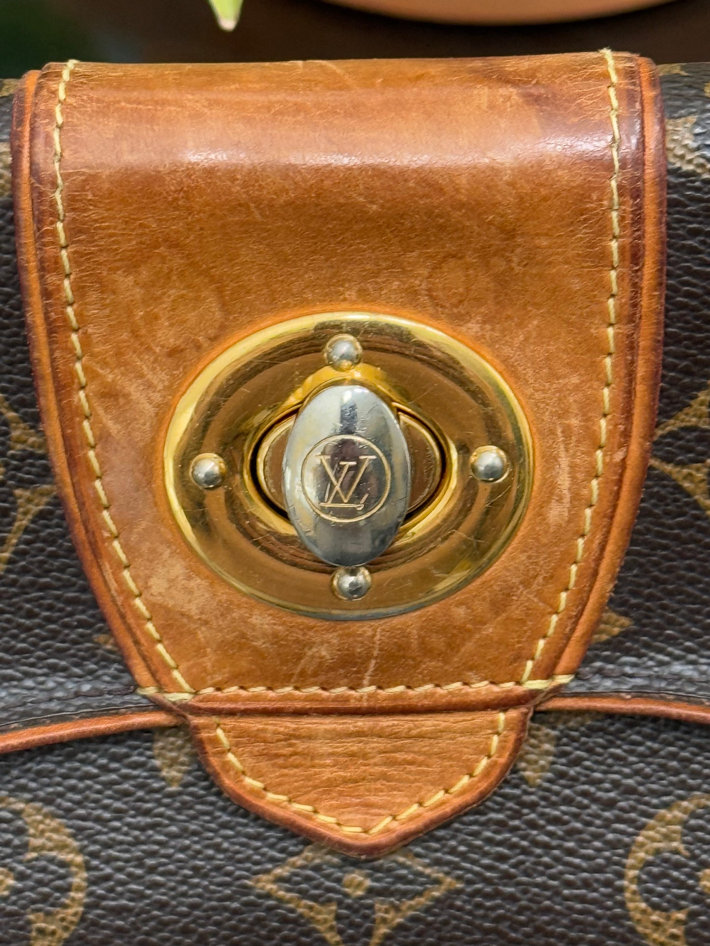 Boetie Wallet w/ 16 Cardholders - ๐
Year: 2011