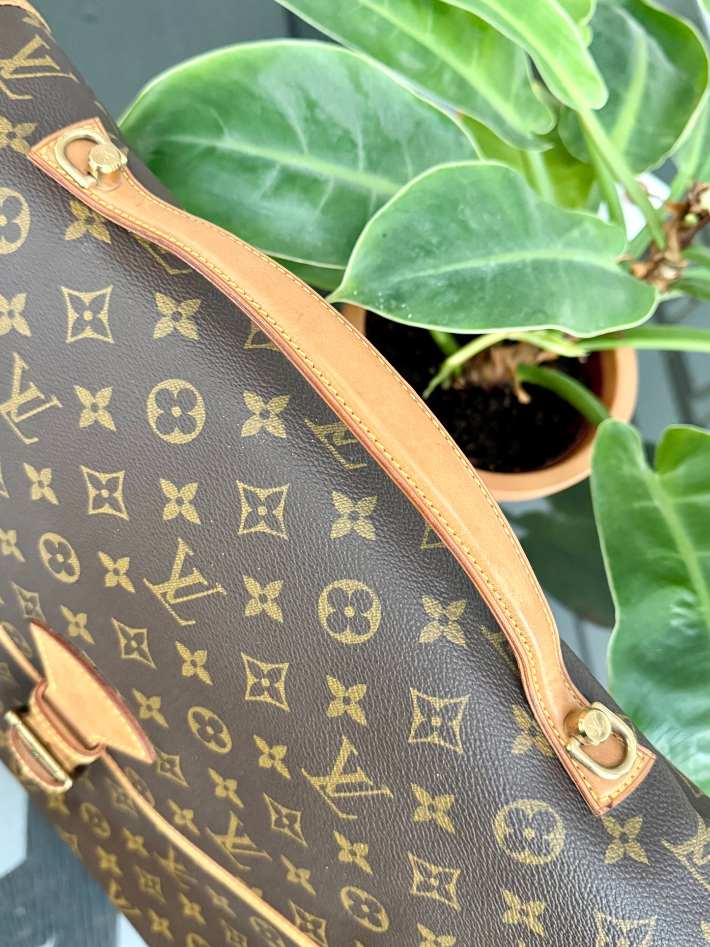Beverly GM Satchel Crossbody - 📅 Year: 1991
