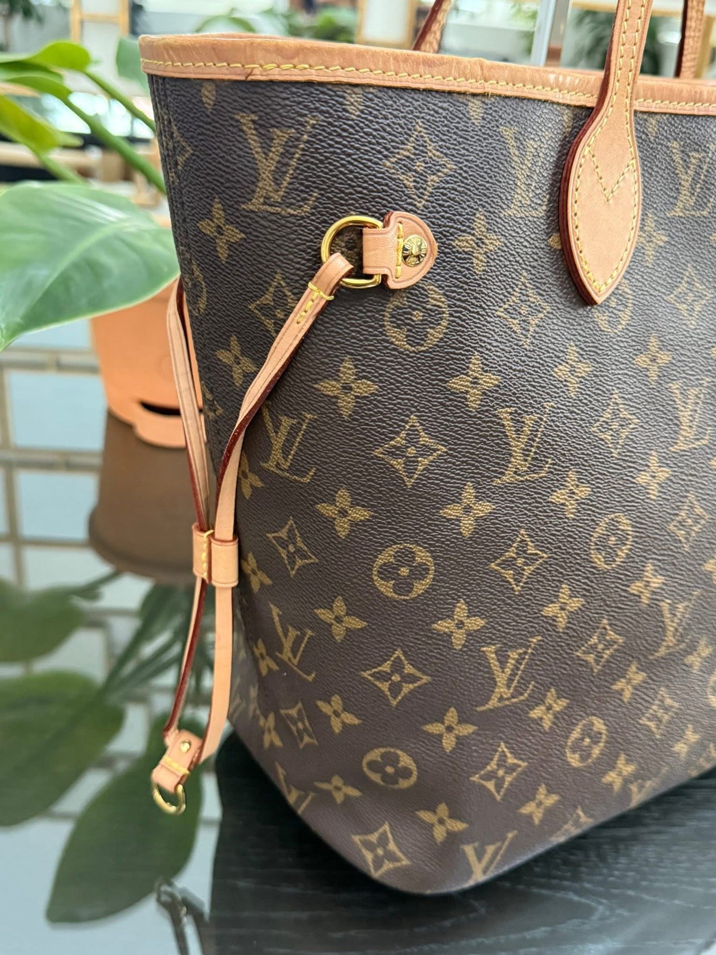 Neverfull MM Monogram in Peony with Dustbag and Insert organizer π
Year: 2020