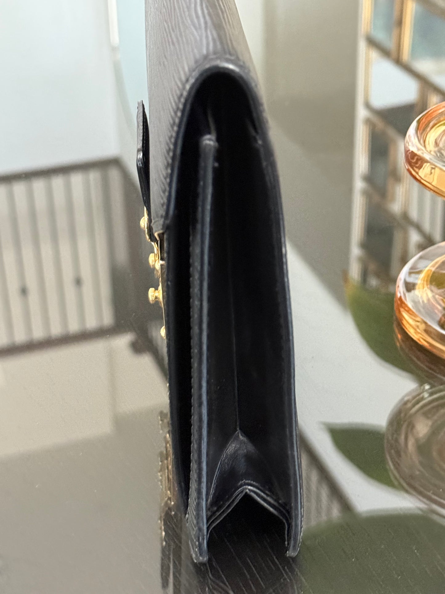Epi Black Sellier Dragonne Clutch with π Key and Dustbag -ποΈ Year: 2005
