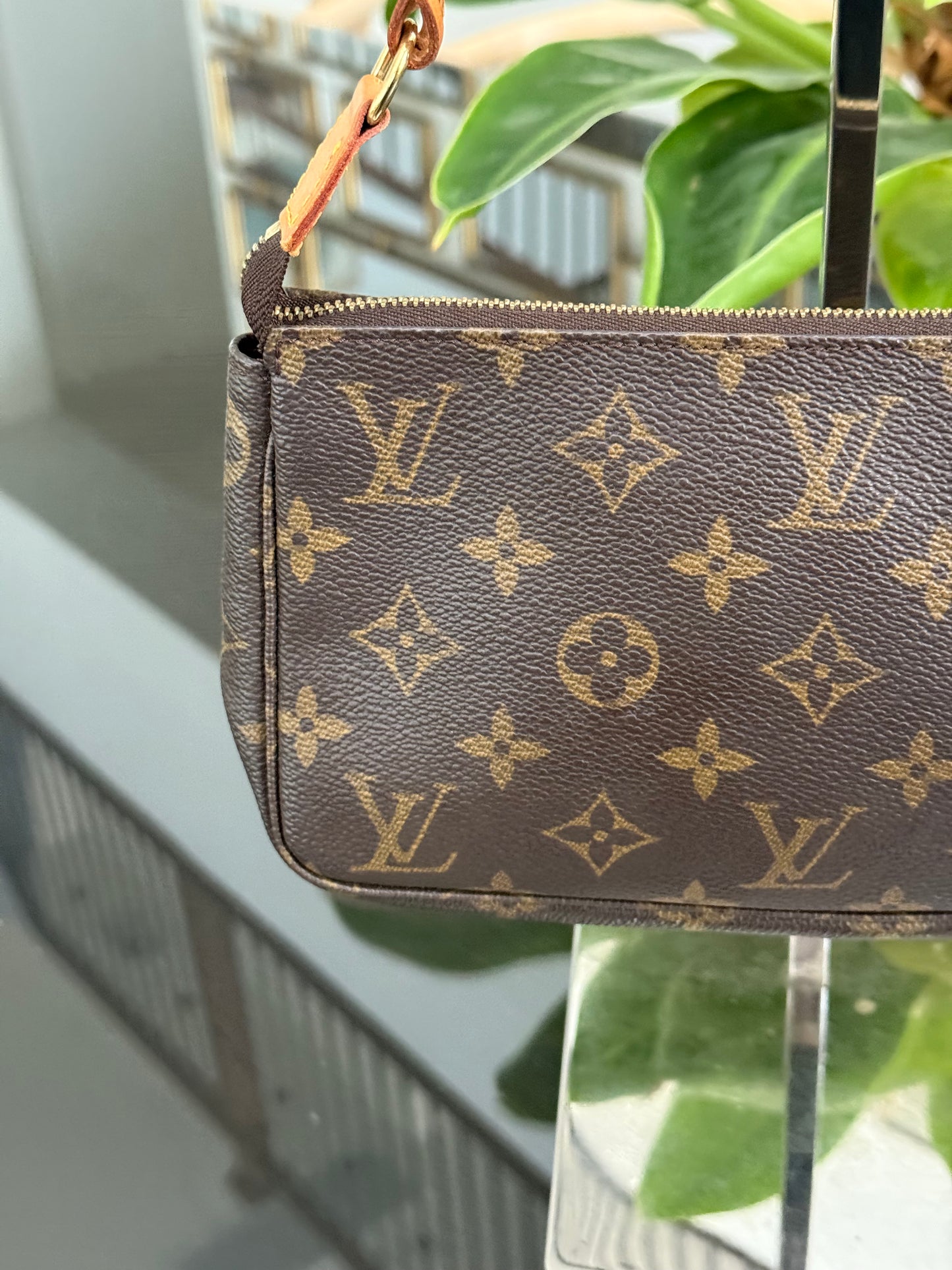 Pochette Accessories - ๐
Year: 2002