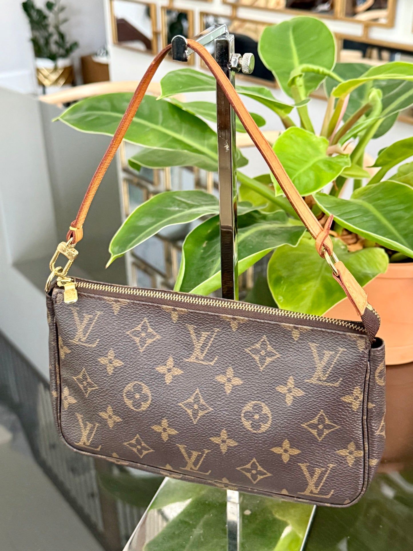 Pochette Accessories - ๐
Year: 2002