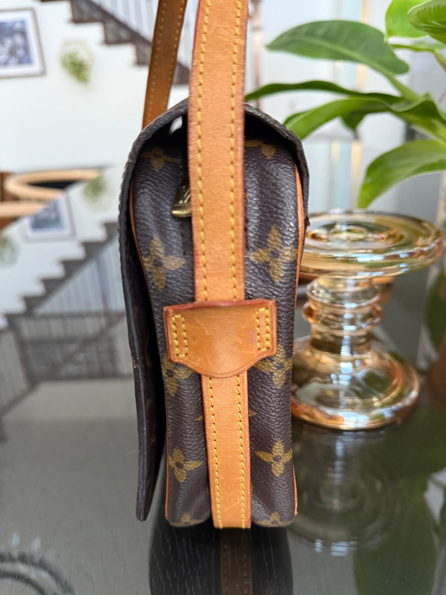 St. Germain 28 Crossbody Bag
๐๏ธ Year: 1995