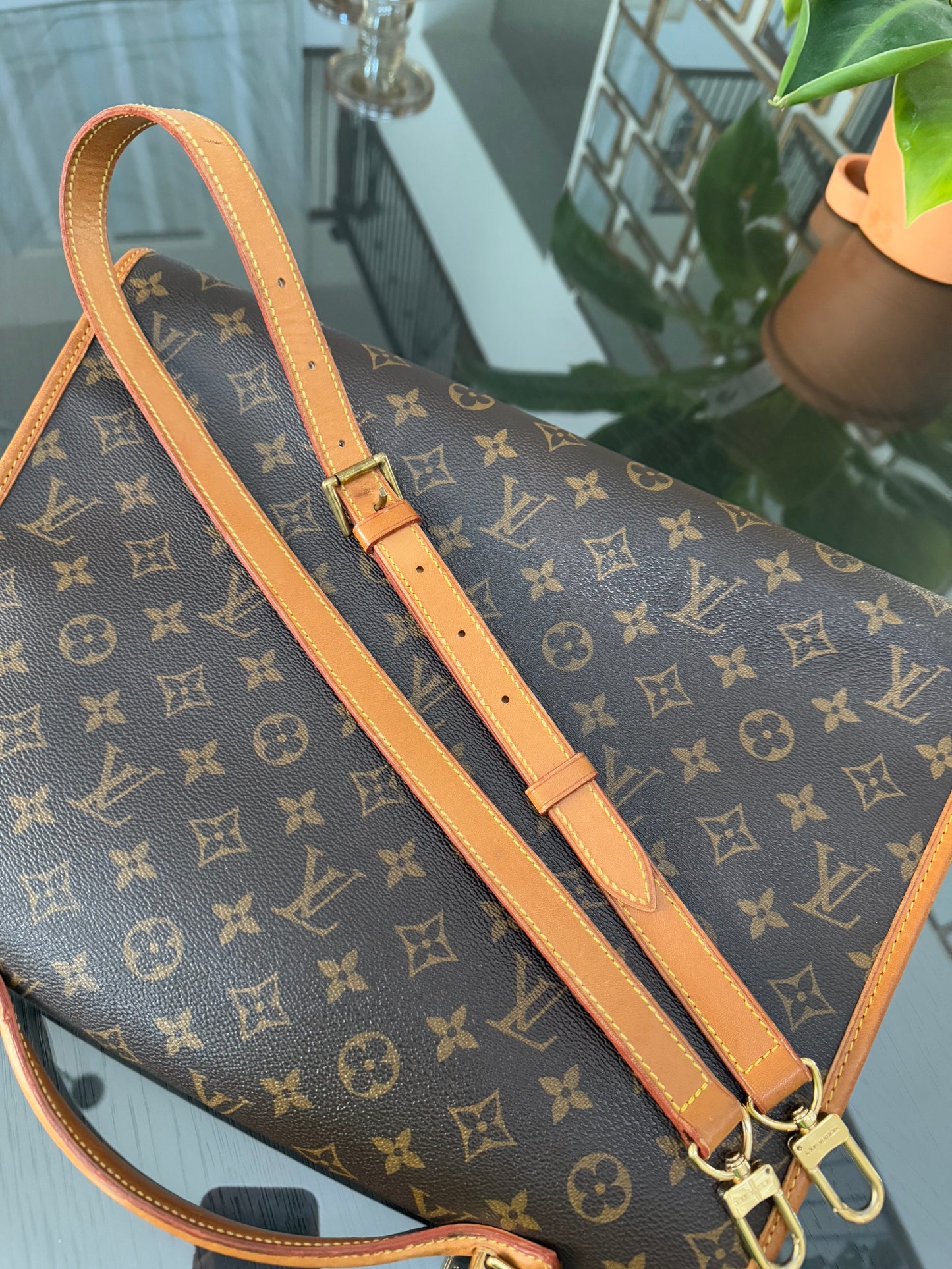 Beverly GM Satchel Crossbody - ๐
Year: 1996