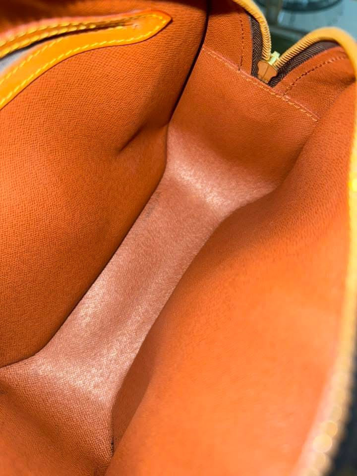 Blois Crossbody -๐๏ธ Year: 1995