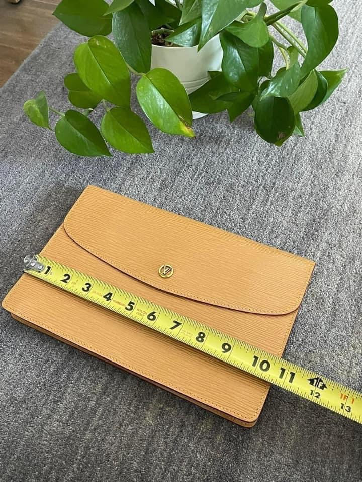 Epi Montaigne Clutch in Winnipeg Beige -Year: 1987