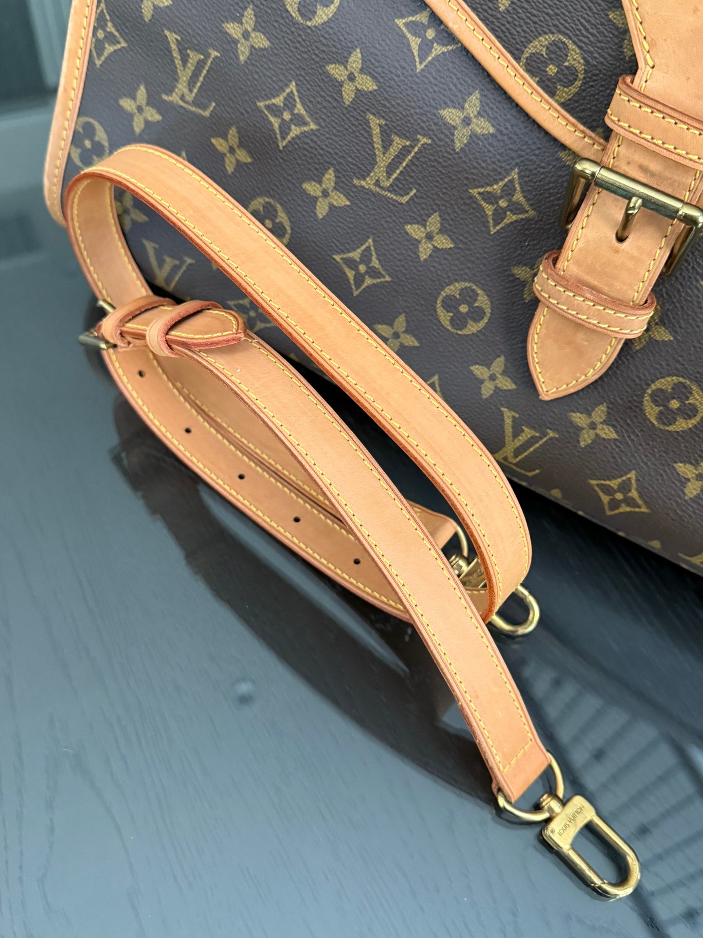 Beverly GM Satchel Crossbody - 📅 Year: 1991