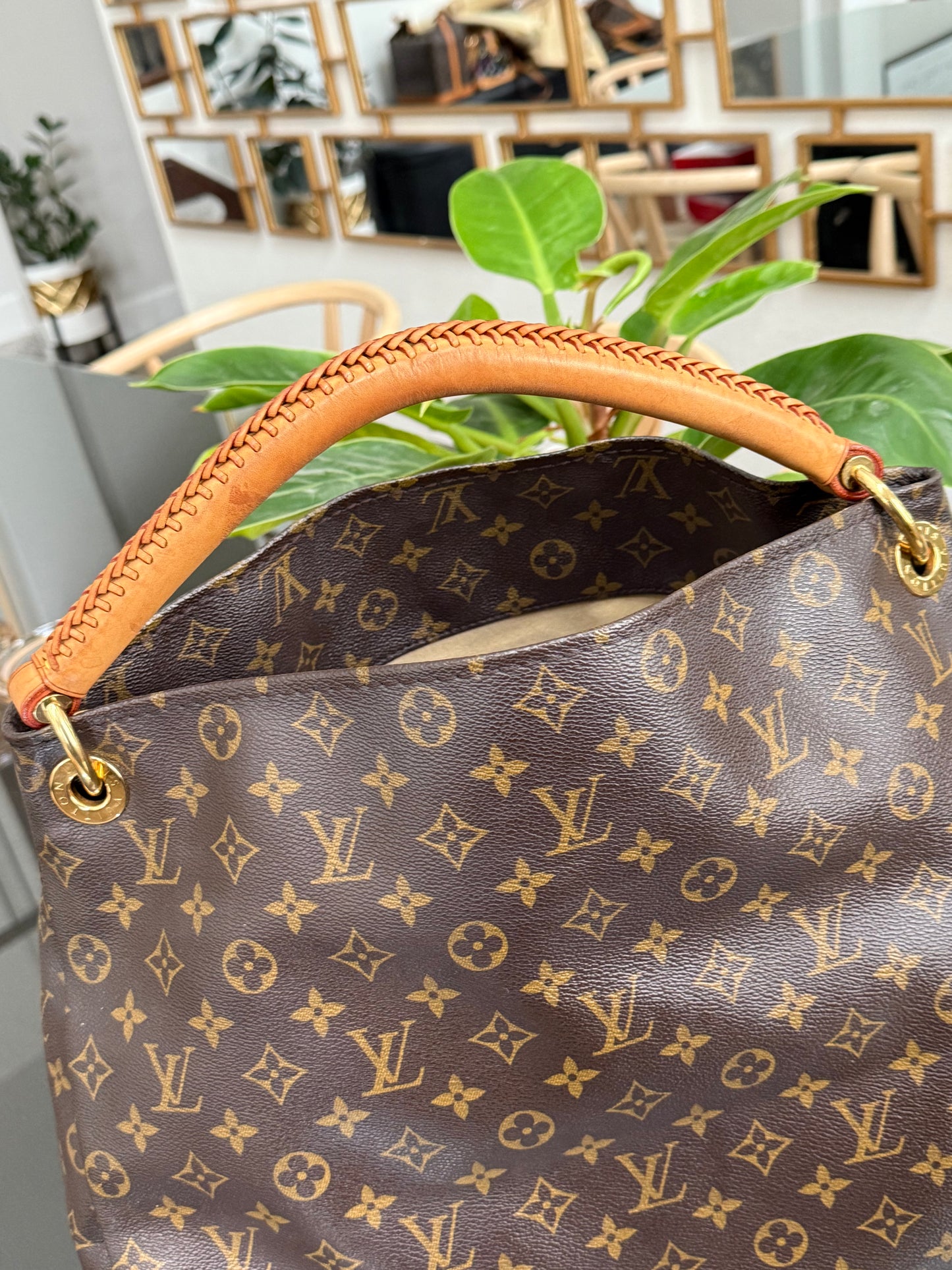 Artsy MM with Dustbag and Insert Organizer - ๐
Year: 2012