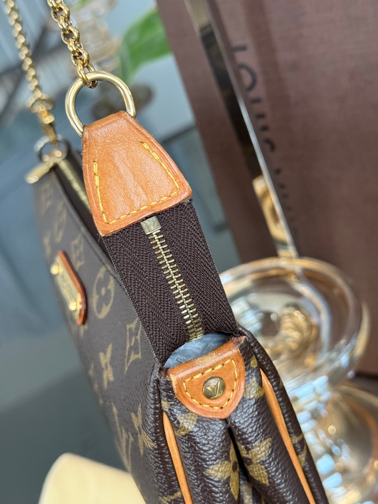 Eva Clutch with Original Strap,Box and Dustbag🗓️ Year: 2009
