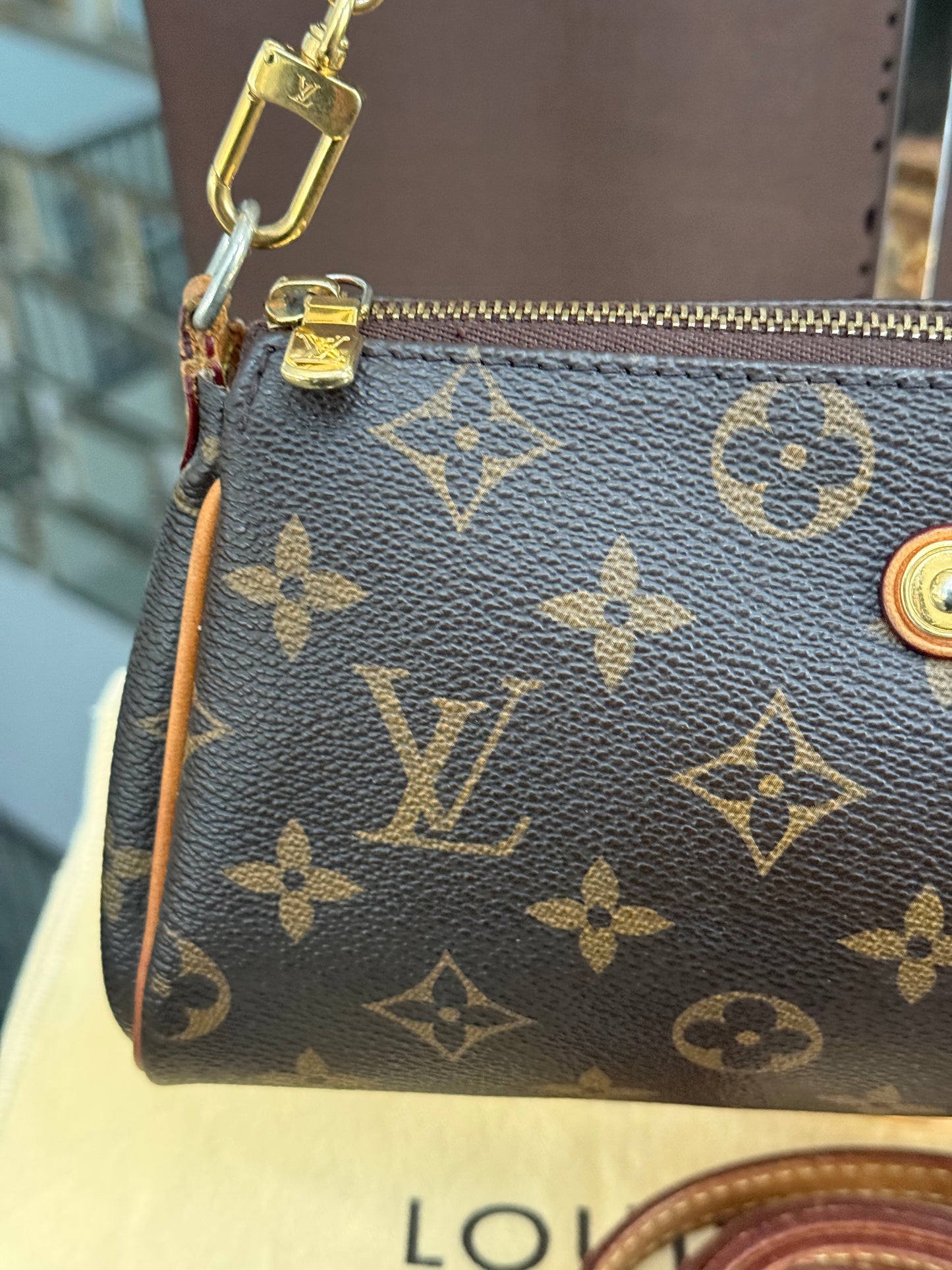 🌻Eva Clutch with Box and Dustbag🌻🗓️ Year: 2012