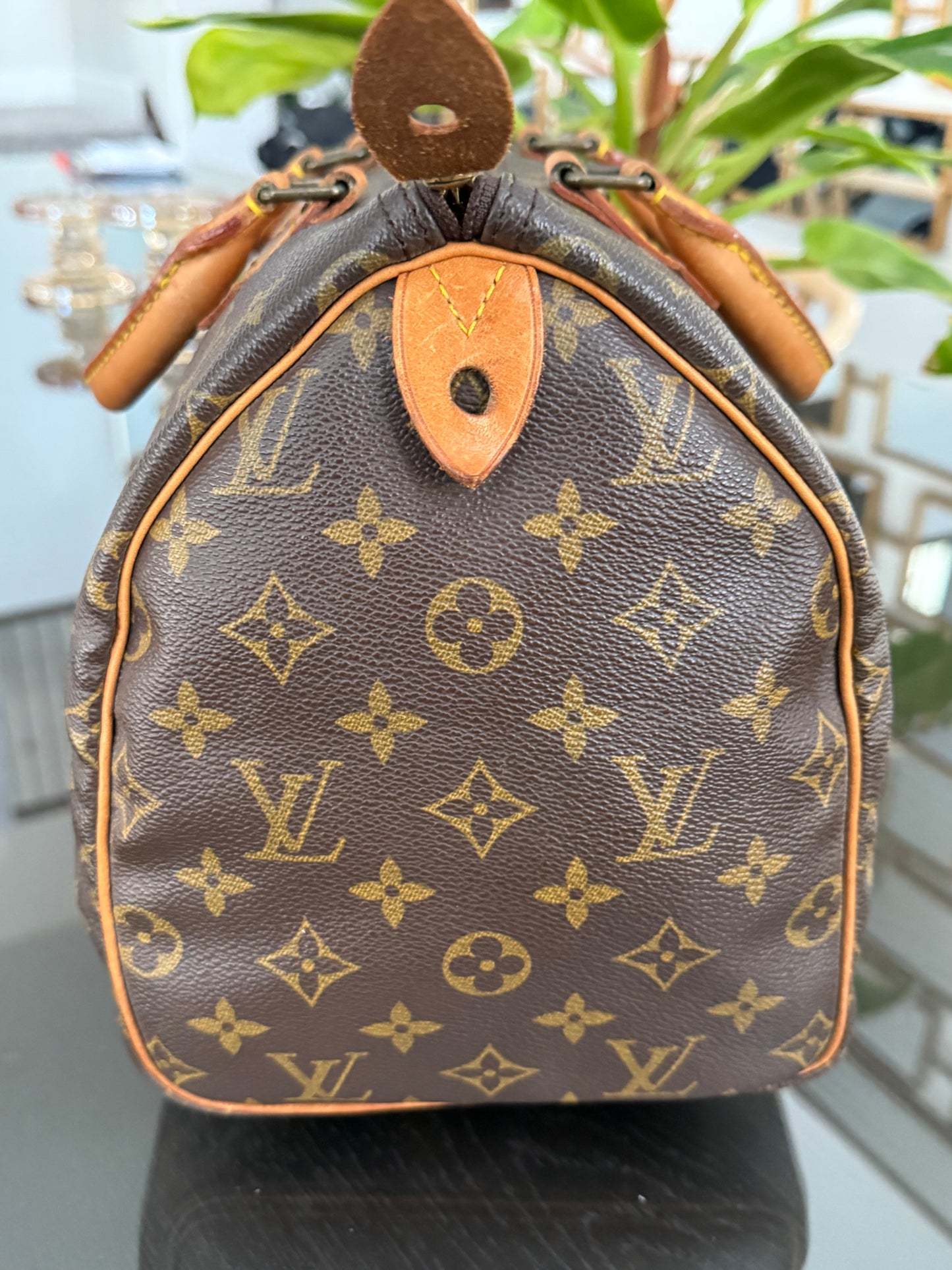 Speedy 30 with π Lock & Key - π
Year: 1989