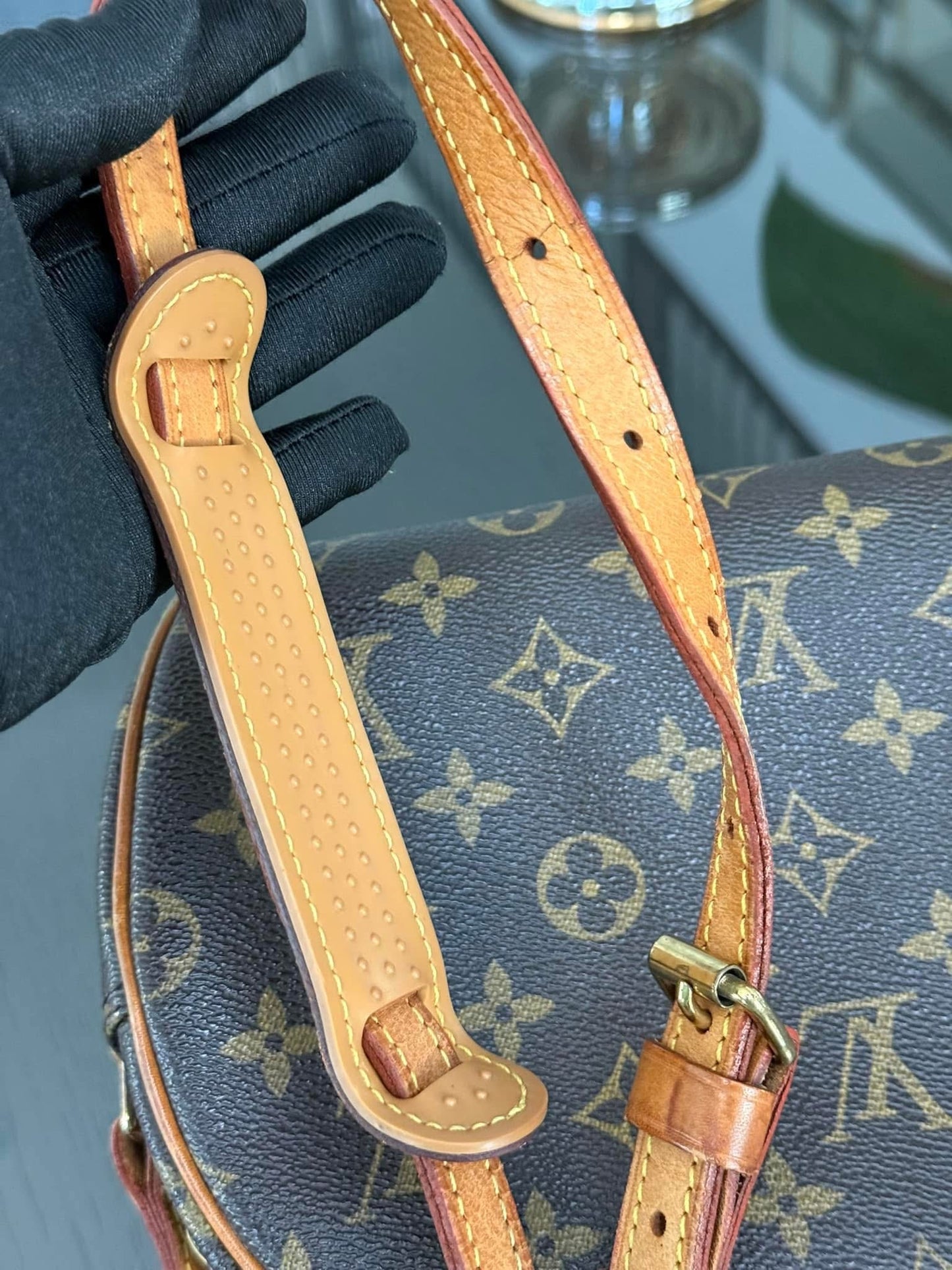 Blois Crossbody -๐๏ธ Year: 1999