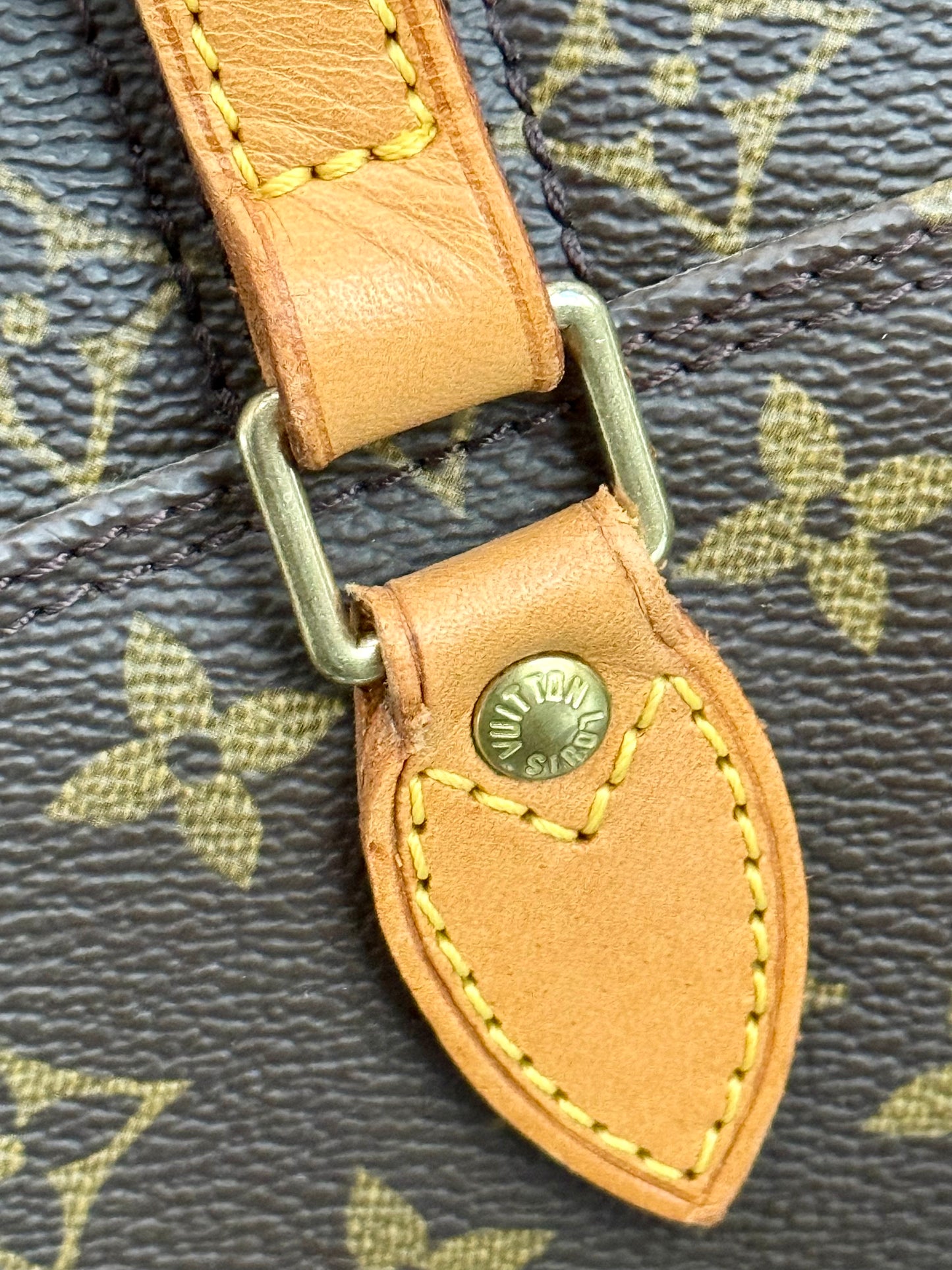 Blois Crossbody -🗓️ Year: 2000