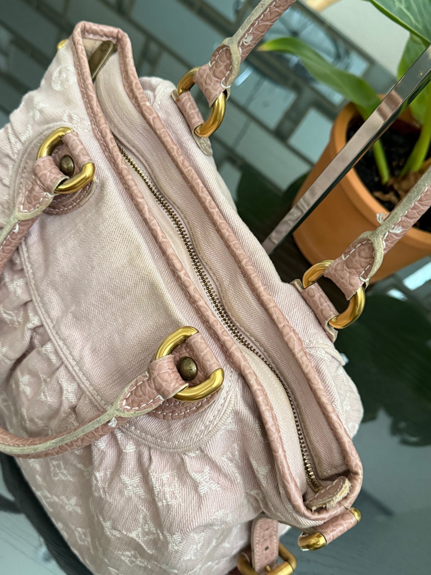 Denim Neo Cabby MM in Rose Pink 🗓️ Year: 2009