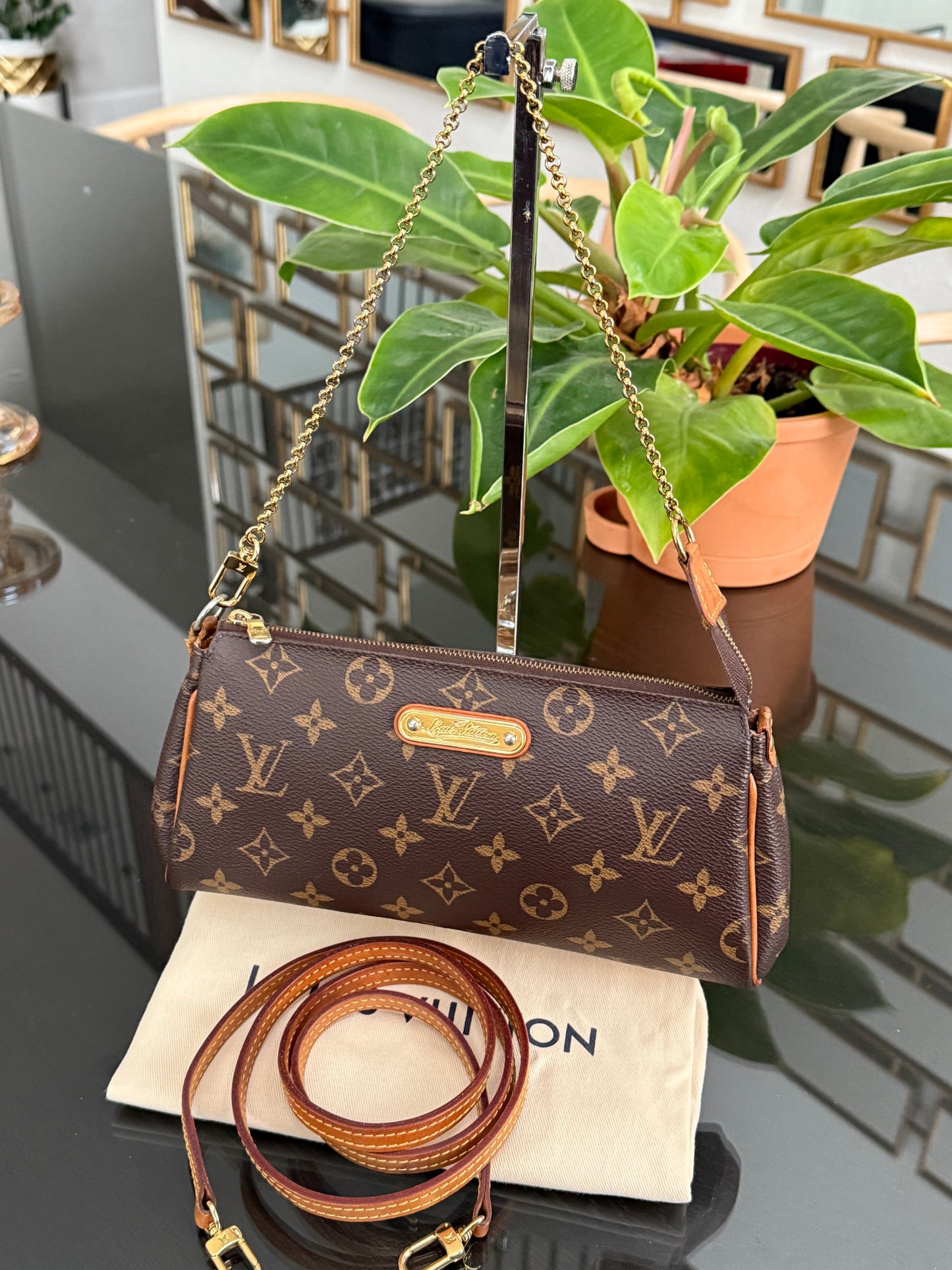 Eva Clutch with Dustbag- ๐๏ธ Year: 2015