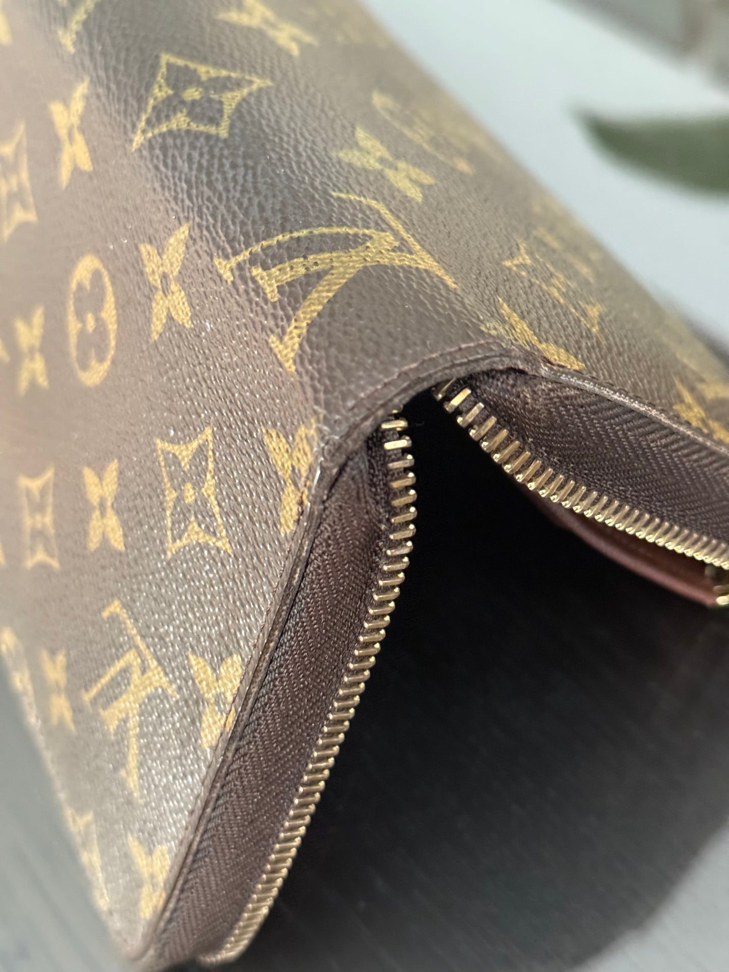 Zippy Wallet Organizer ๐
Year: 2008