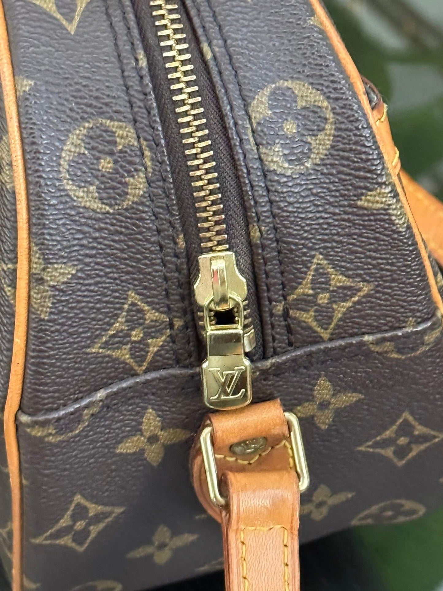 Blois Crossbody -๐๏ธ Year: 1995