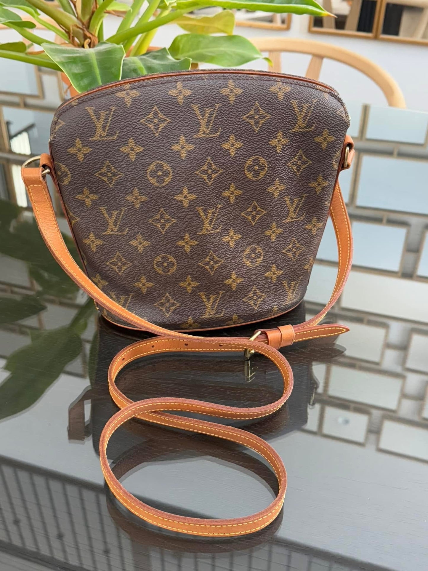 Drouot Crossbody
π
Year: 2001
