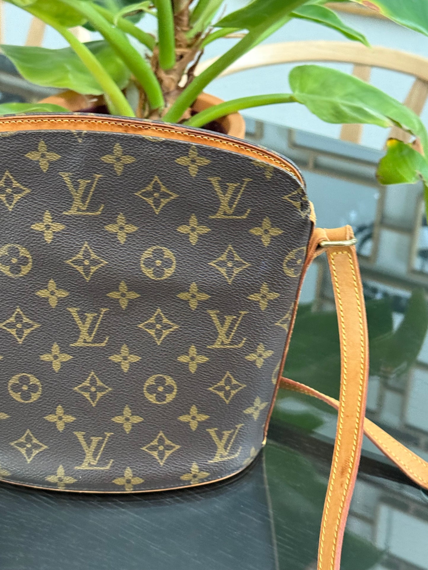 Drouot Crossbody -π
Year: 1997