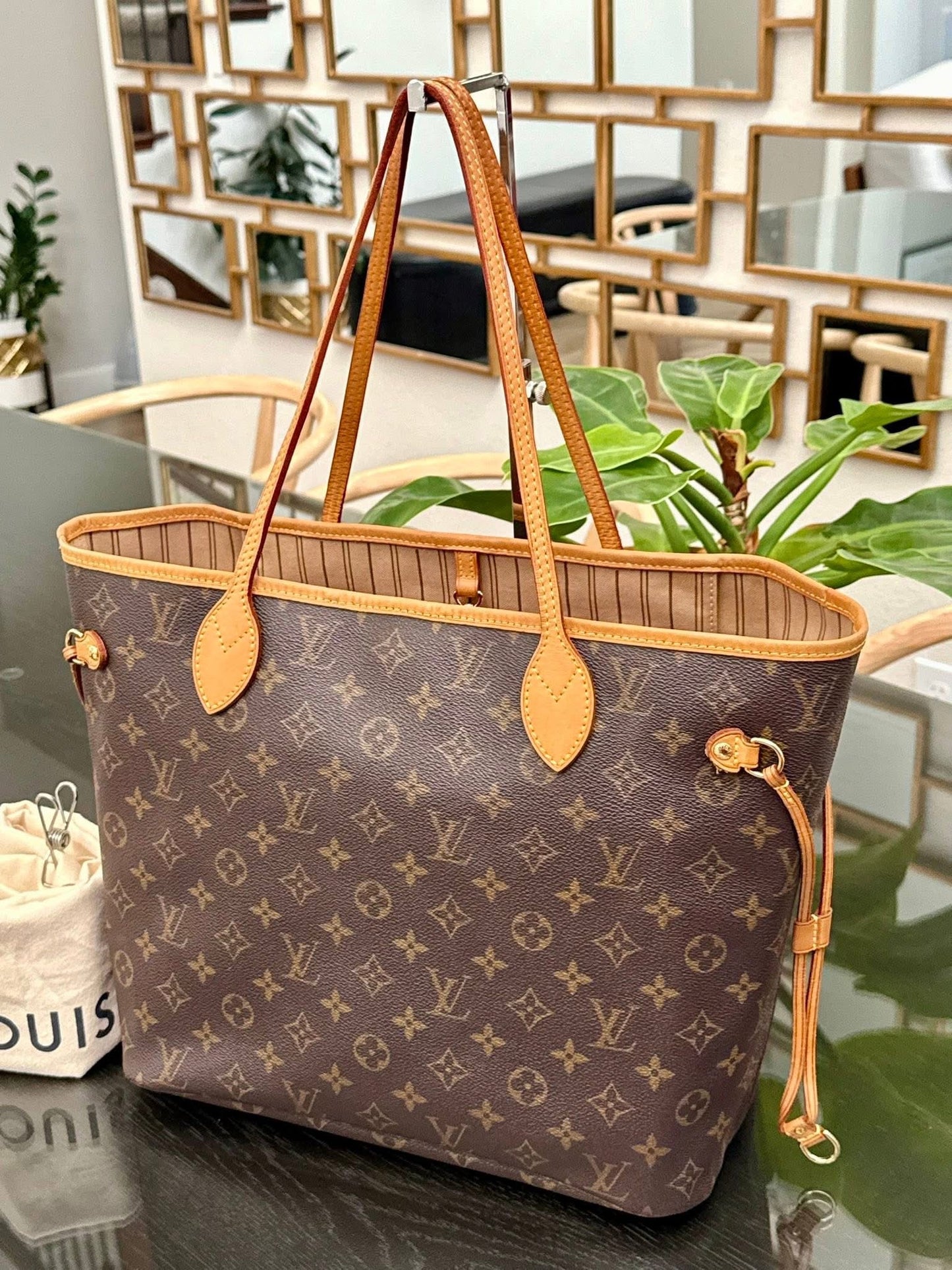 Neverfull MM with Dustbag π
Year: 2007