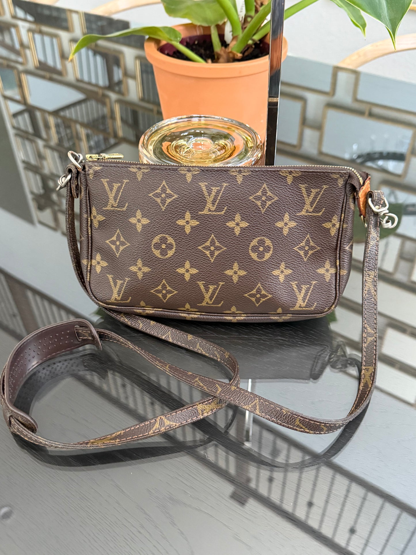 Pochette Accessories with Vintage Crossbody Strap - ๐
Year: 1999