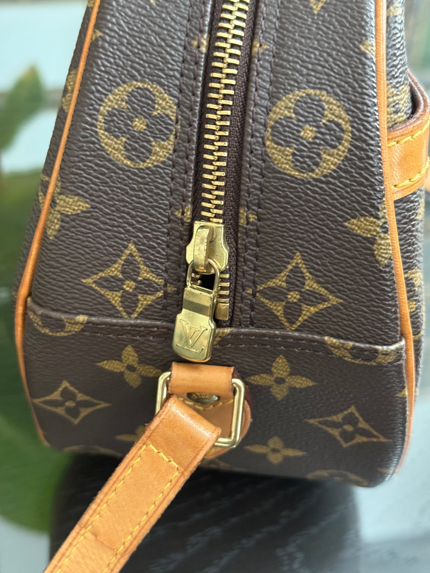 Blois Crossbody -🗓️ Year: 1999