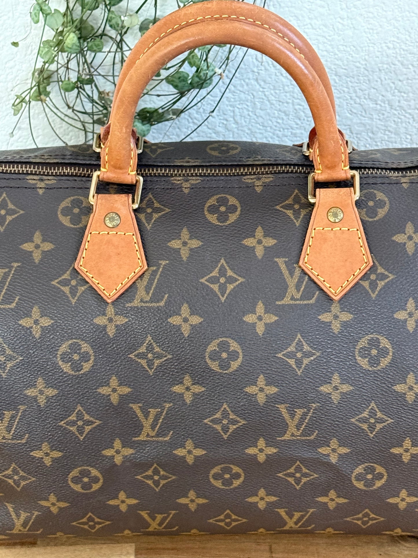 Speedy 30 with π Lock & Key - π
Year: 1994
