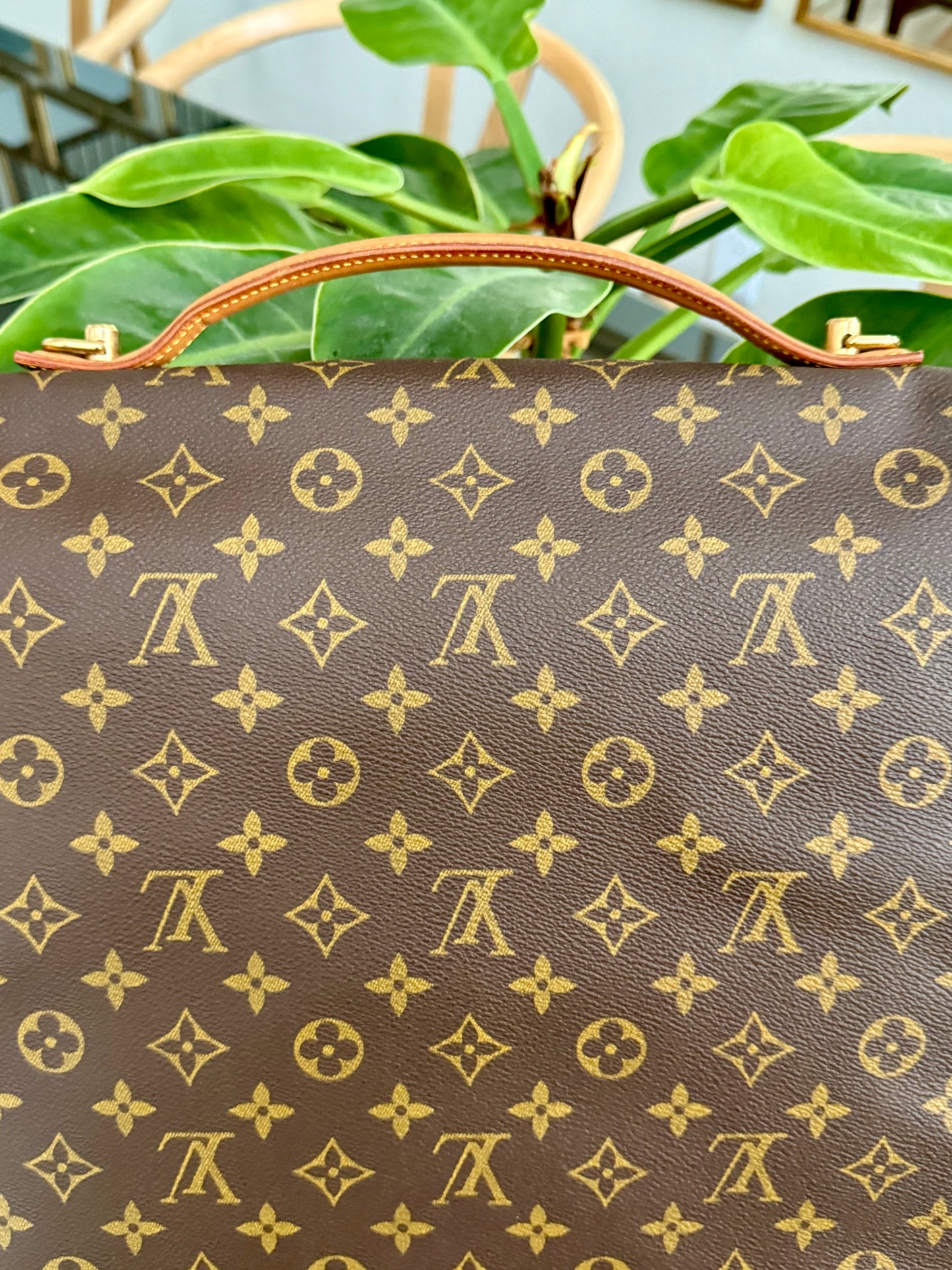 Beverly GM Satchel Crossbody - 📅 Year: 1991