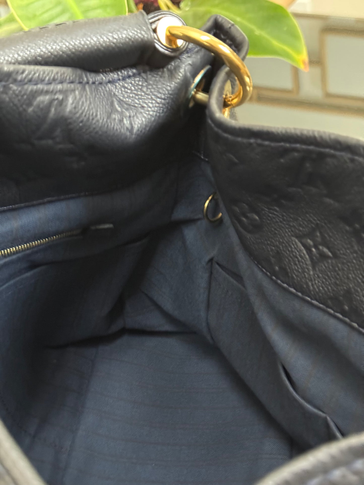 Artsy MM Empriente in Black/ Navy Blue with Dustbag, Receipt and Insert Organizer - ๐
Year: 2012