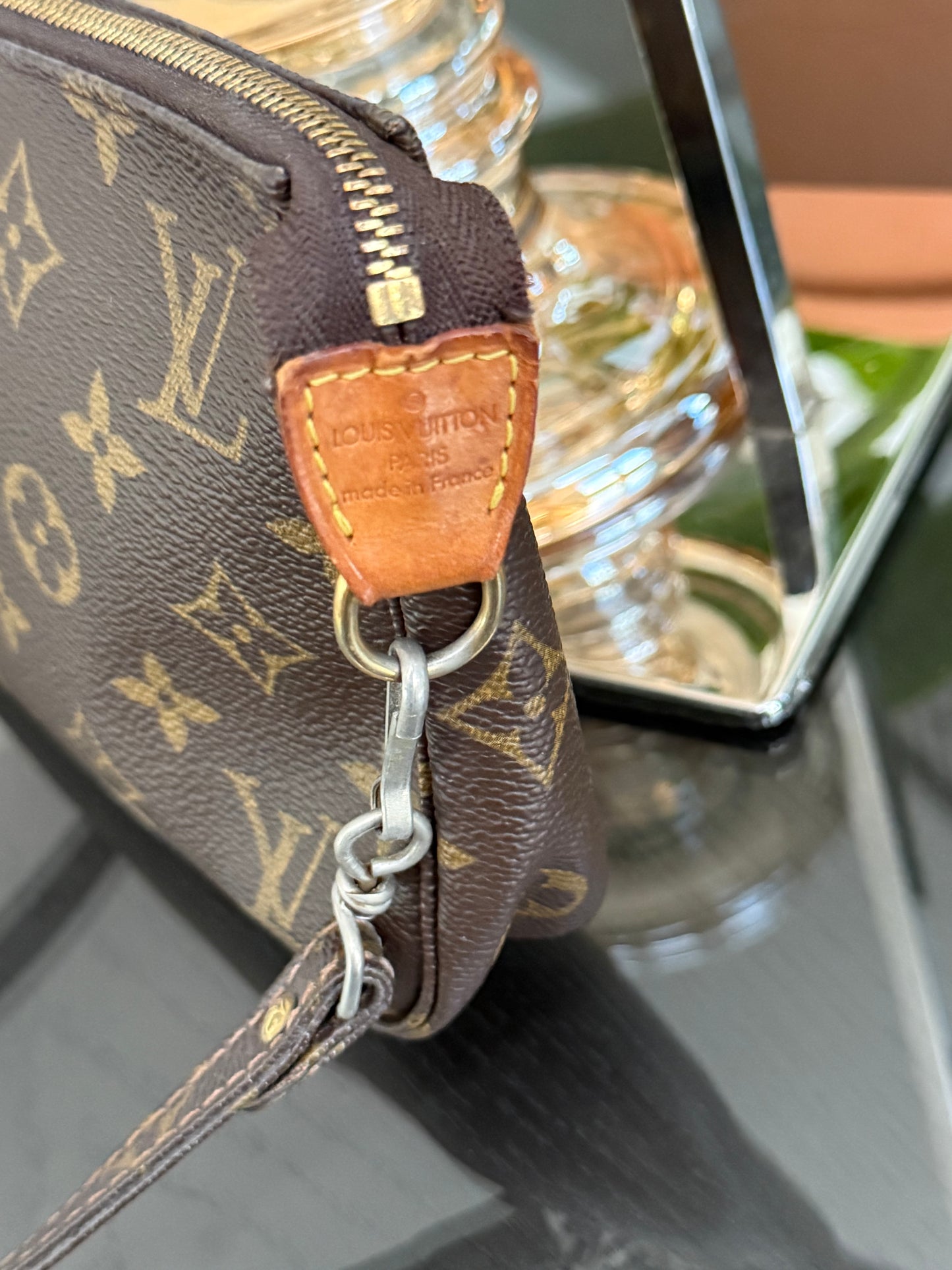 Pochette Accessories with Vintage Crossbody Strap - ๐
Year: 1999