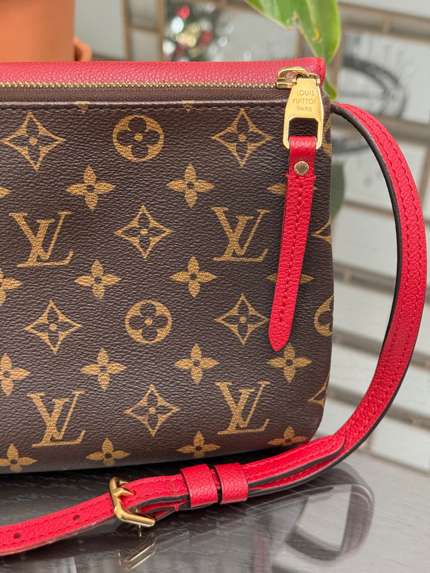 Twice Pochette in Cerise Red with Dustbag -π
Year: 2015