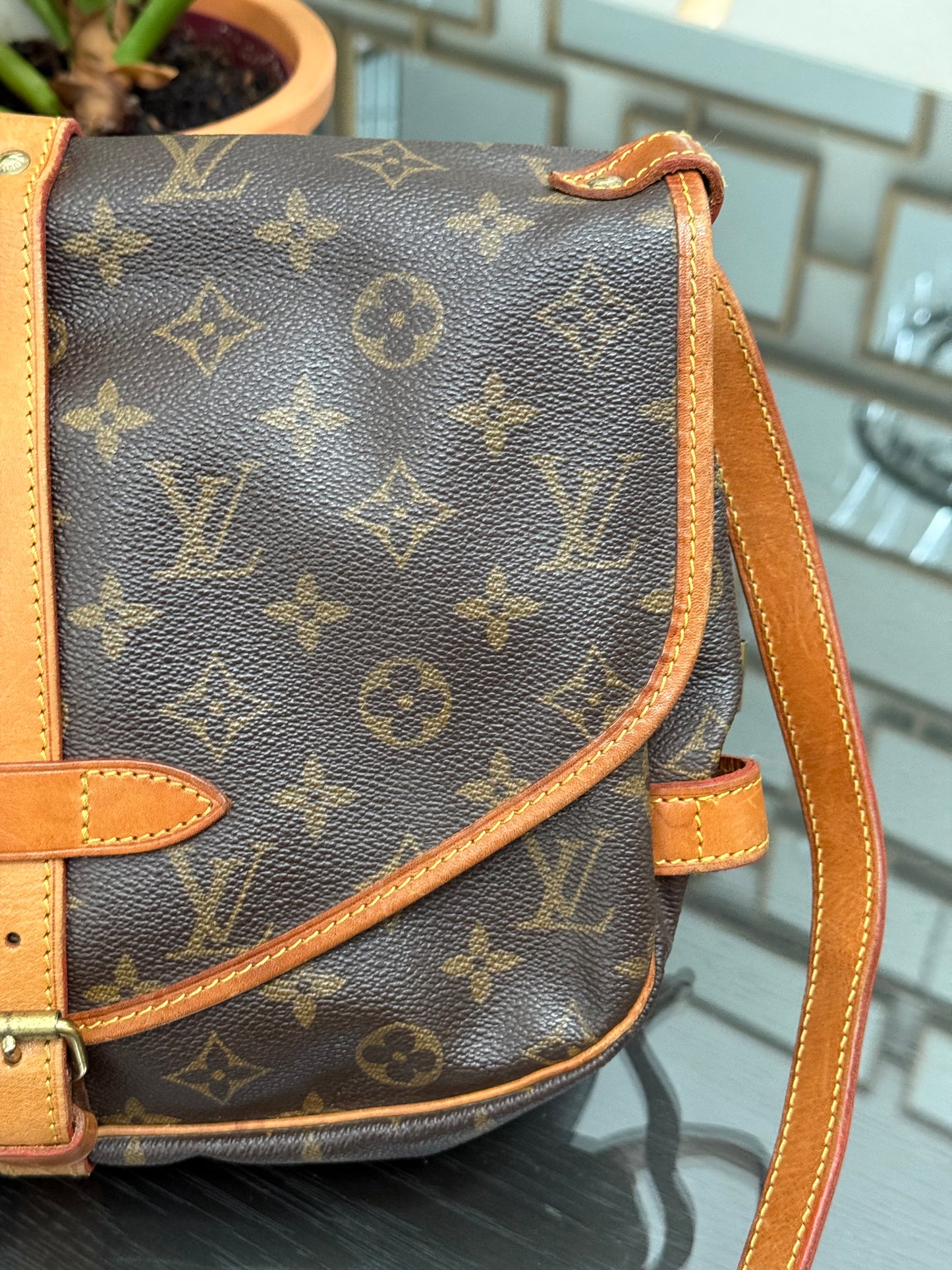 Saumur 30 Crossbody -๐๏ธ Year: 1992