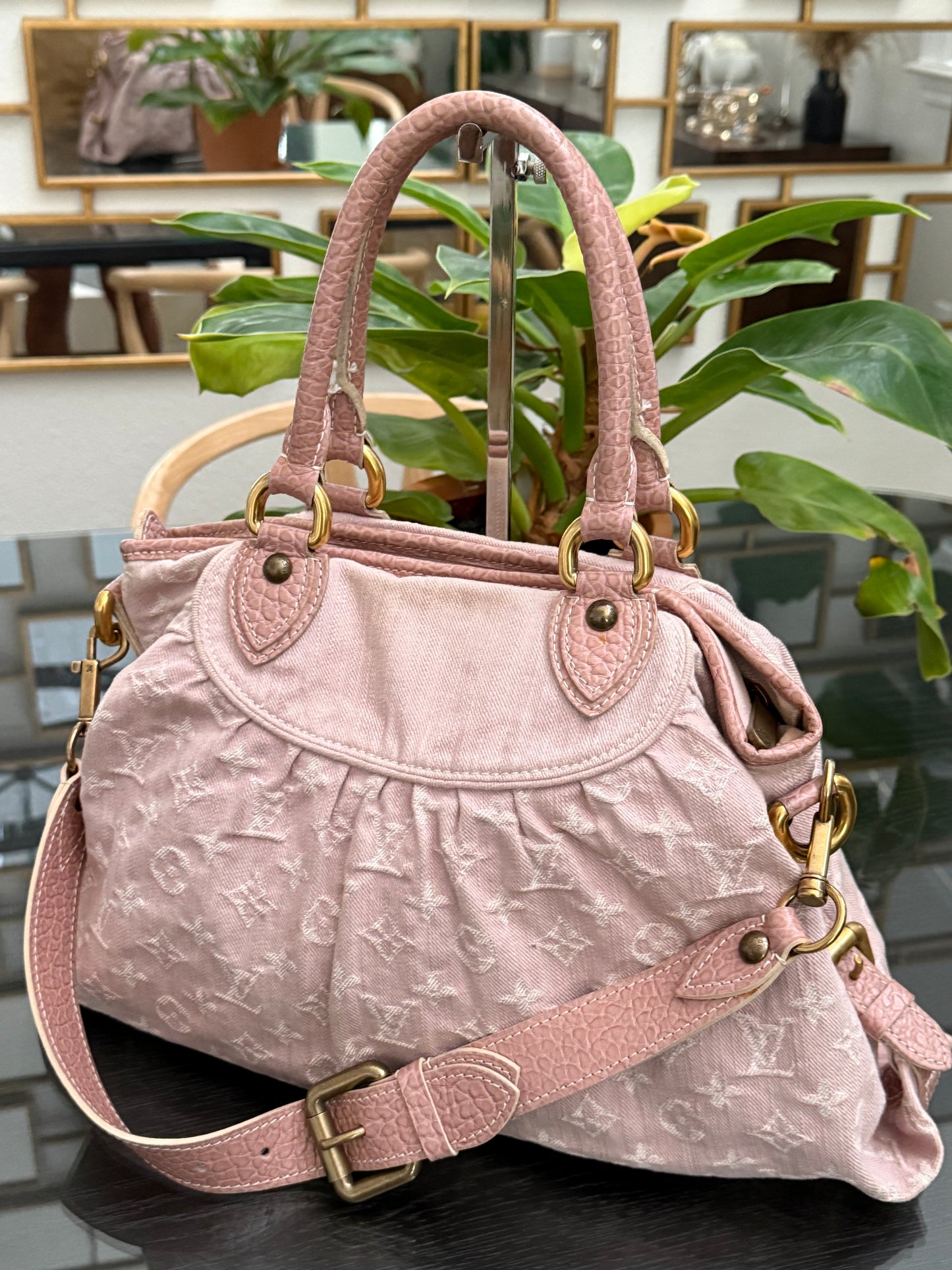 Denim Neo Cabby MM in Rose Pink 🗓️ Year: 2009