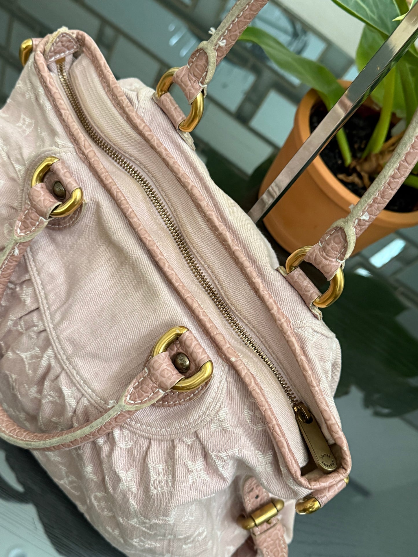 Denim Neo Cabby MM in Rose Pink 🗓️ Year: 2009