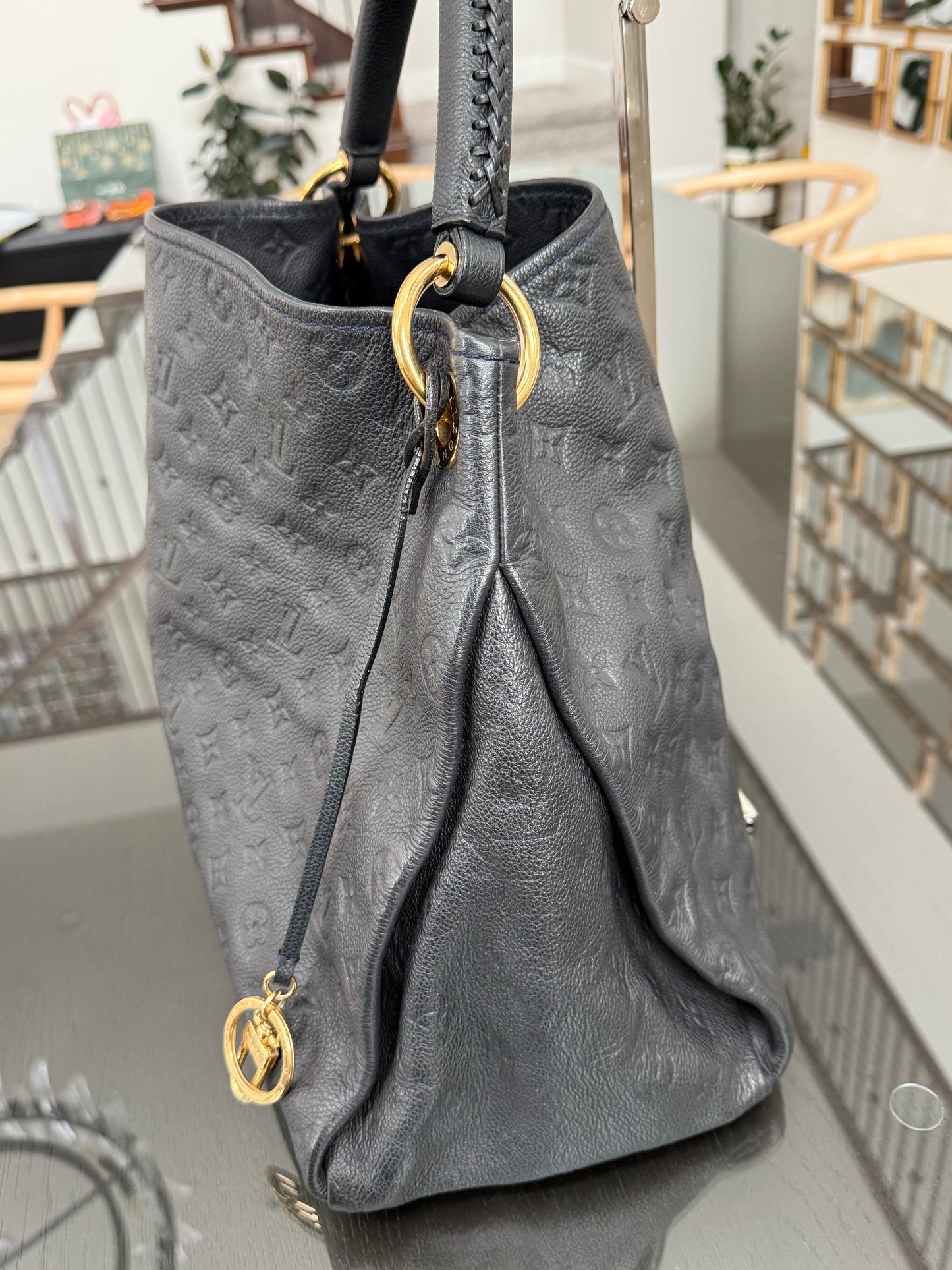 Artsy MM Empriente (Black/Dark Blue) with Dustbag and Insert Organizer - ๐
Year: 2011