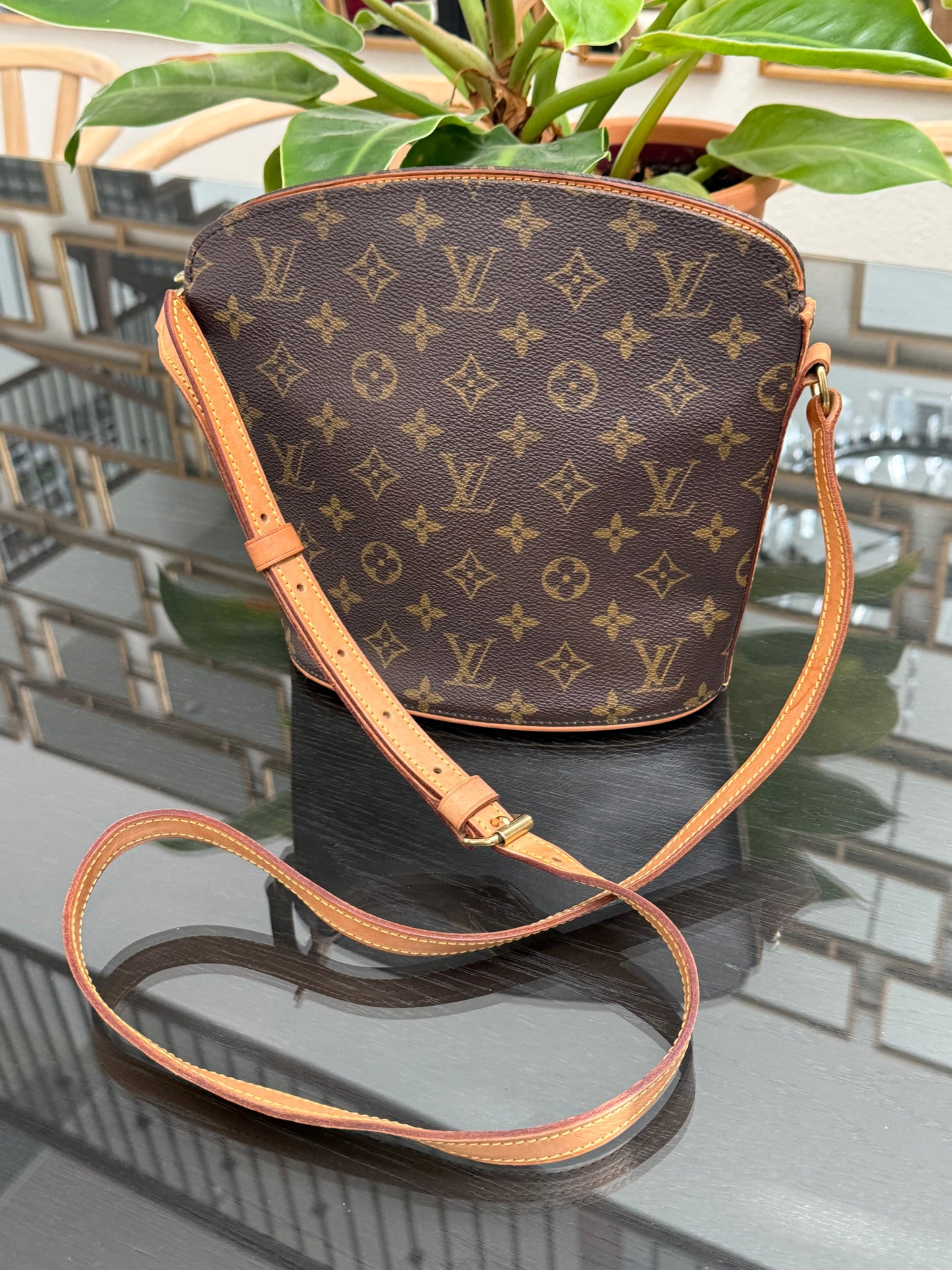 Drouot Crossbody
π
Year: 1996