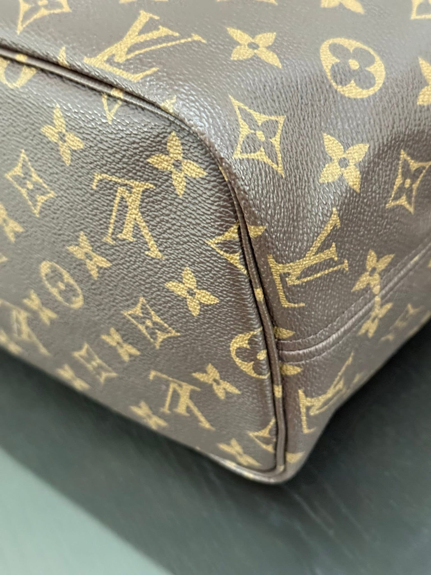 Neverfull MM Monogram in Peony with Dustbag and Insert organizer π
Year: 2020
