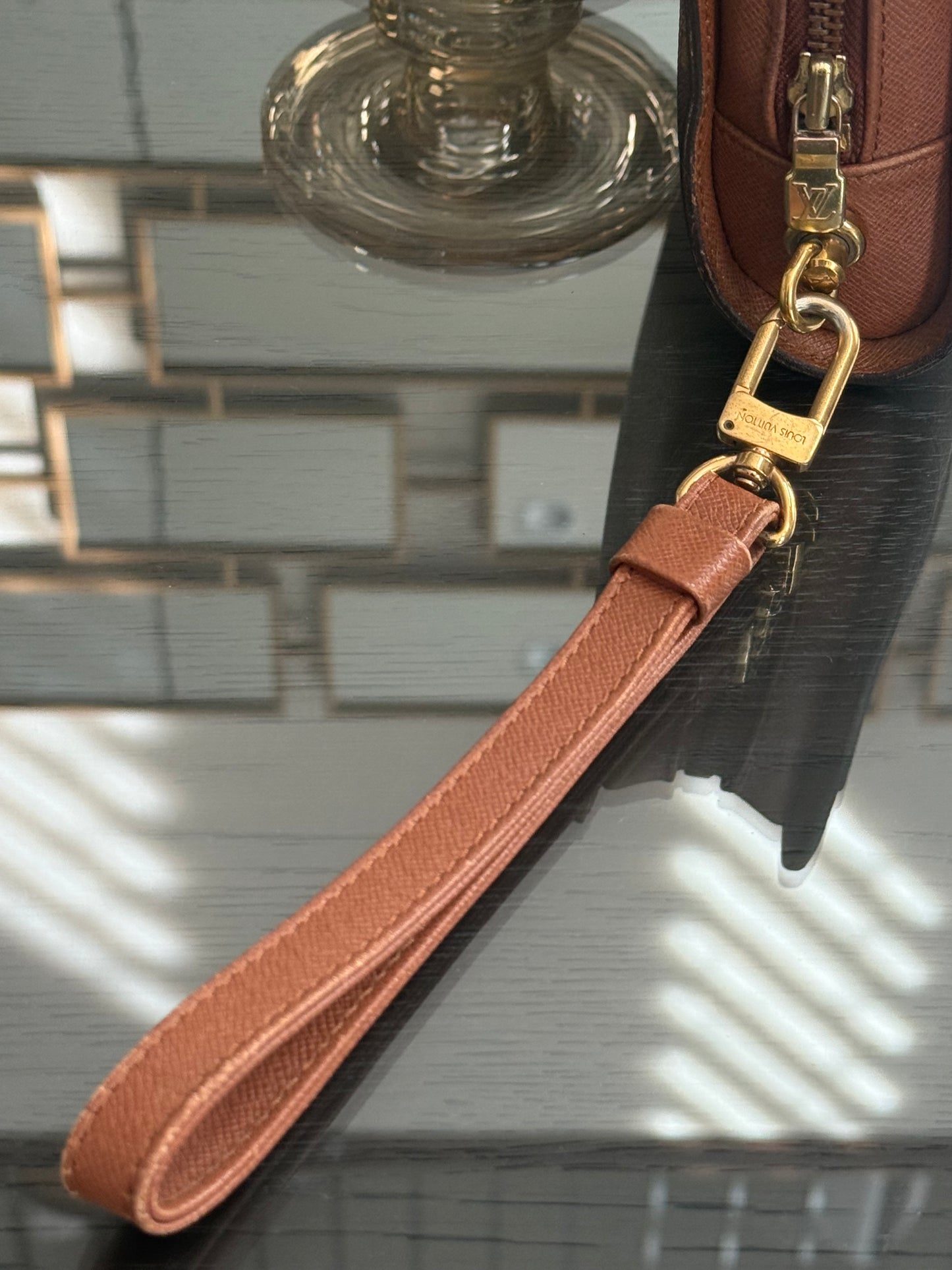 Orsay Clutch
๐๏ธ Year: 1995