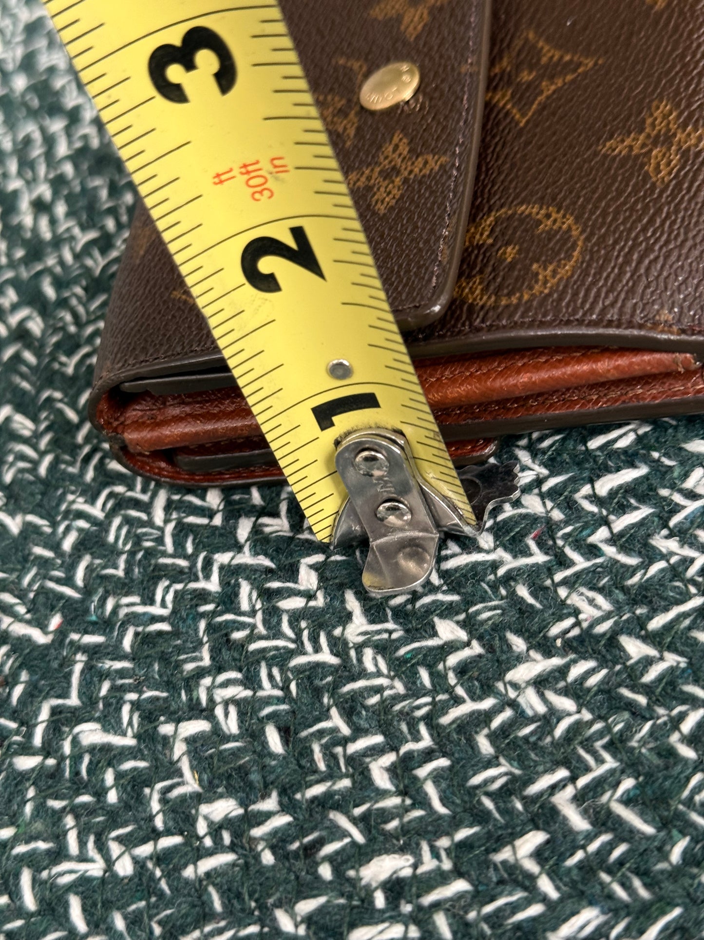 Elise Trifold Compact Wallet -๐๏ธ Year: 2001