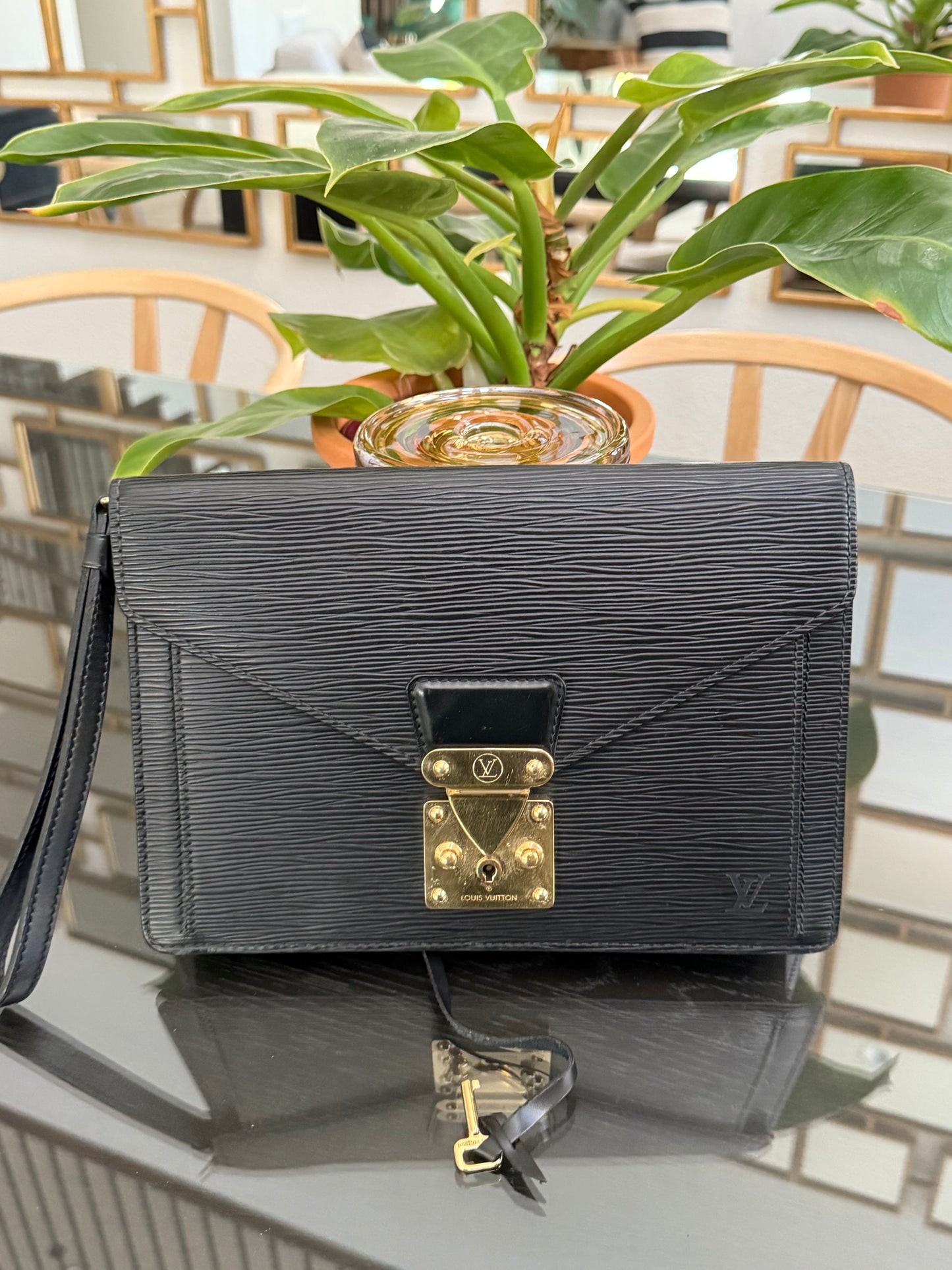 Epi Black Sellier Dragonne Clutch with π Key and Dustbag -ποΈ Year: 2005